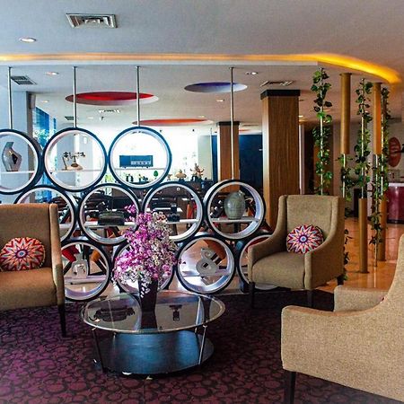 News Hotel Waru Sidoarjo Εξωτερικό φωτογραφία