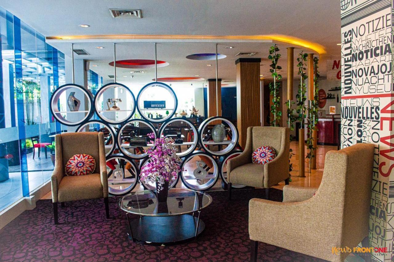 News Hotel Waru Sidoarjo Εξωτερικό φωτογραφία