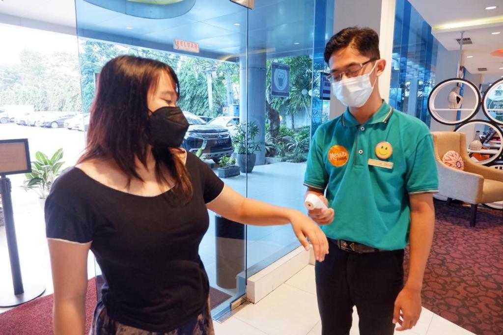 News Hotel Waru Sidoarjo Εξωτερικό φωτογραφία