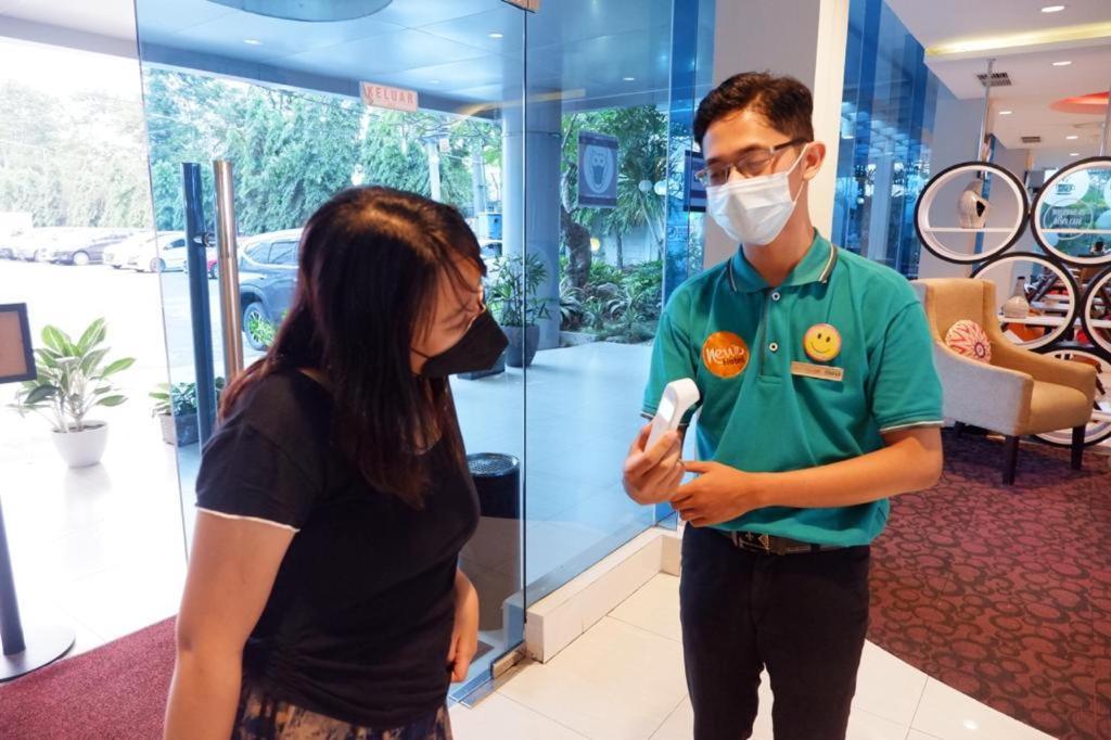 News Hotel Waru Sidoarjo Εξωτερικό φωτογραφία