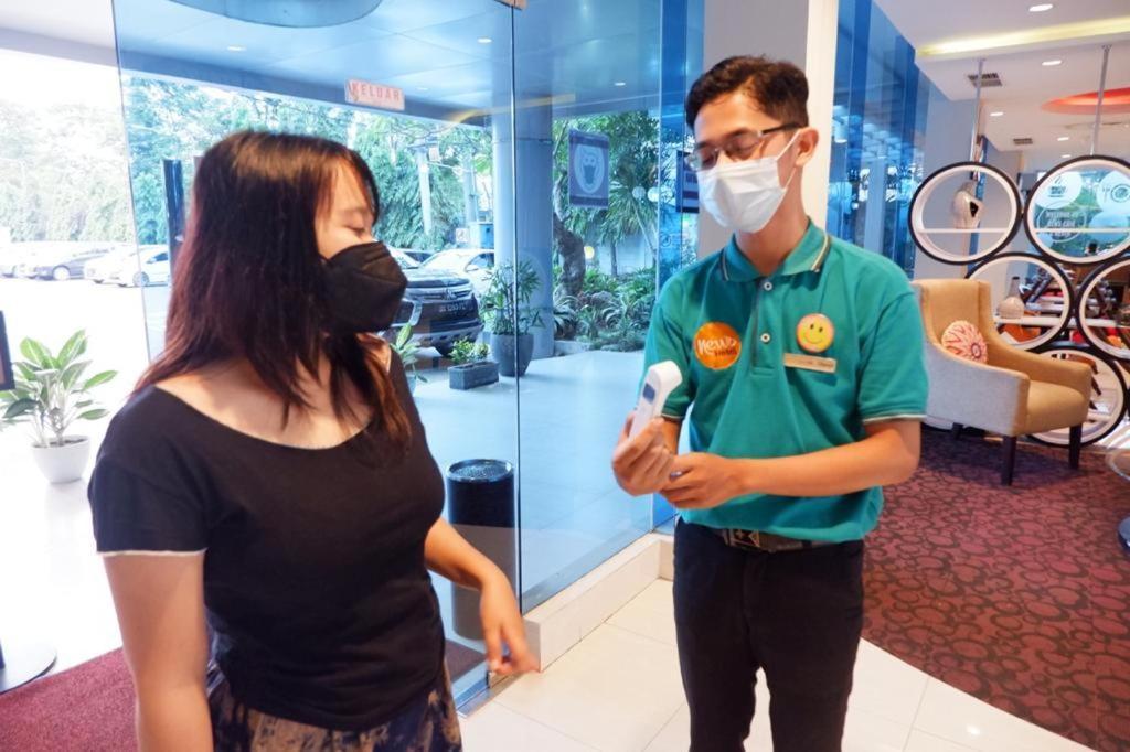 News Hotel Waru Sidoarjo Εξωτερικό φωτογραφία