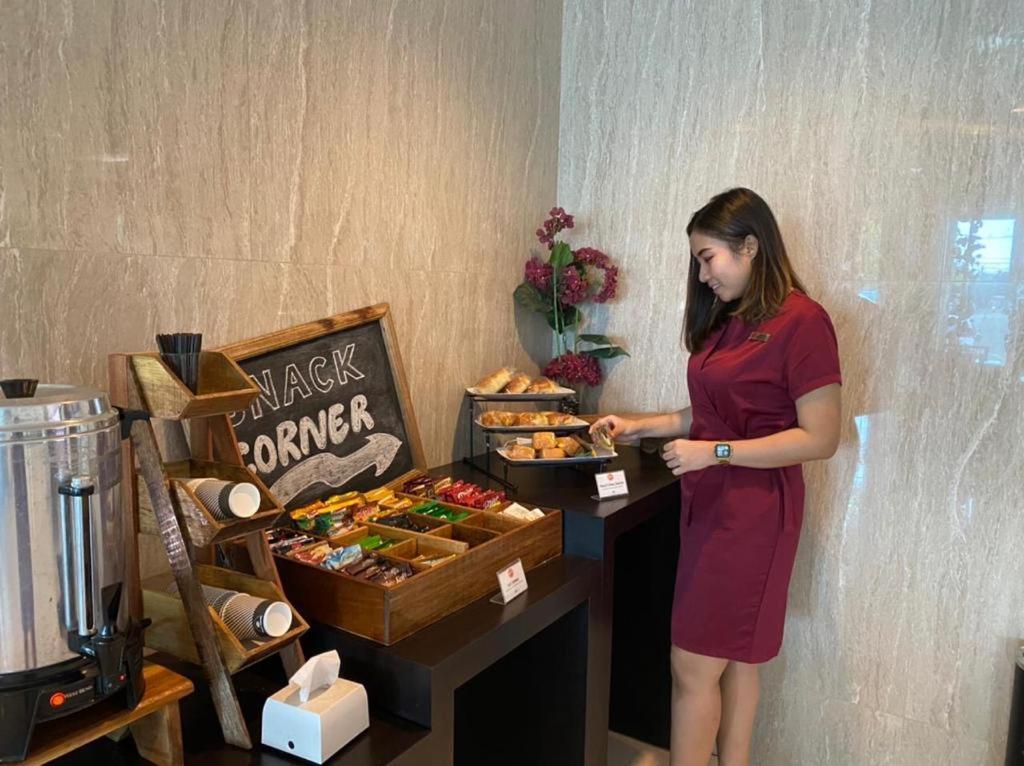 News Hotel Waru Sidoarjo Εξωτερικό φωτογραφία