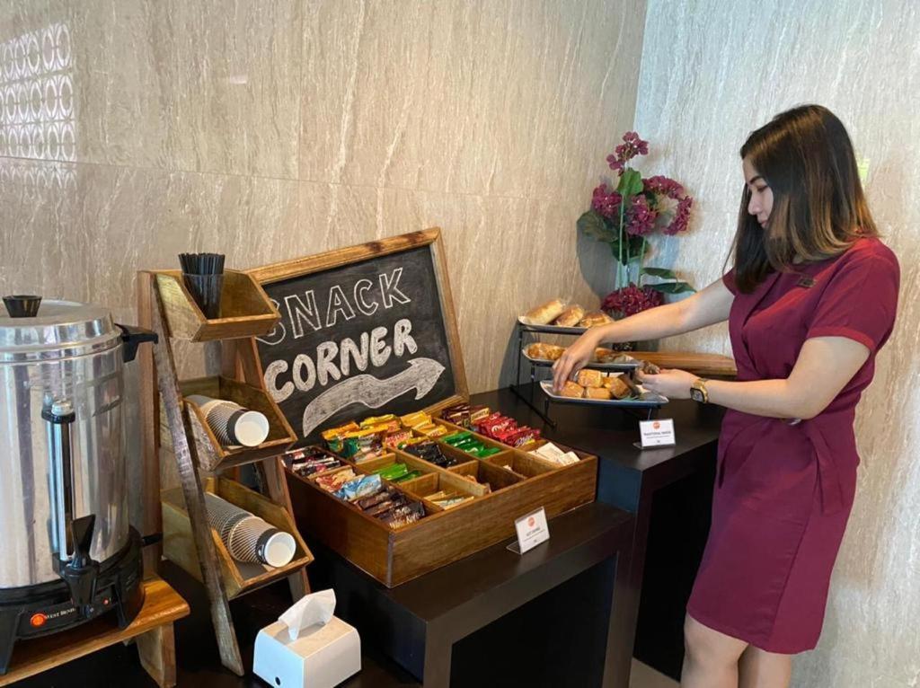 News Hotel Waru Sidoarjo Εξωτερικό φωτογραφία