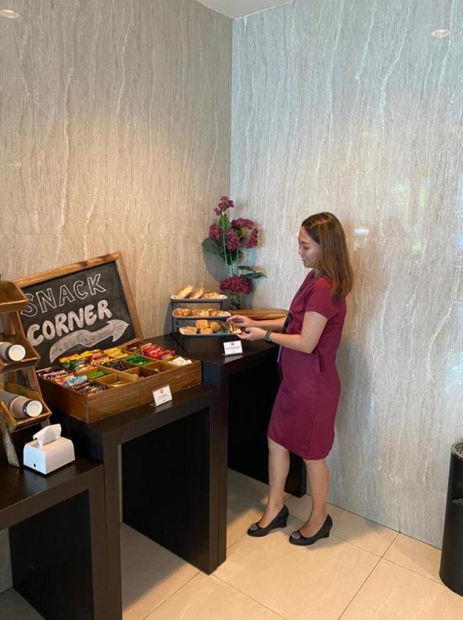 News Hotel Waru Sidoarjo Εξωτερικό φωτογραφία