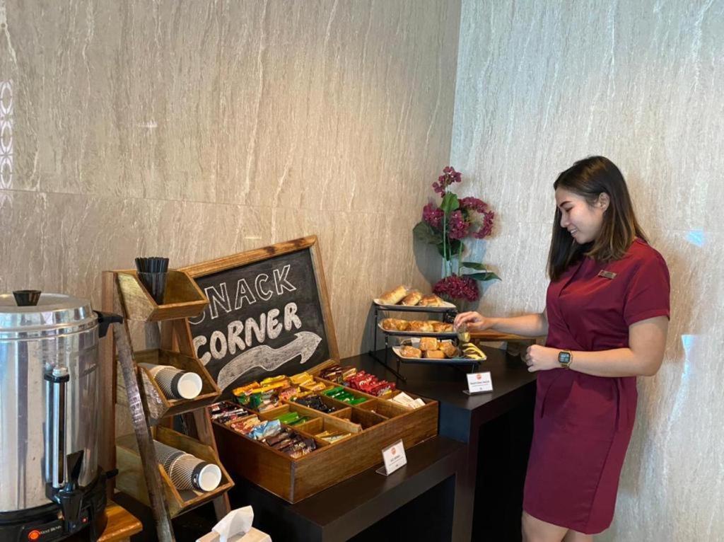 News Hotel Waru Sidoarjo Εξωτερικό φωτογραφία