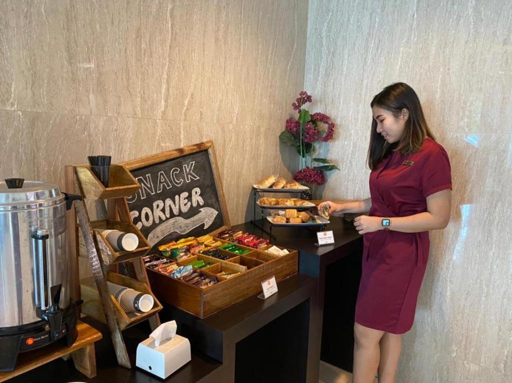 News Hotel Waru Sidoarjo Εξωτερικό φωτογραφία