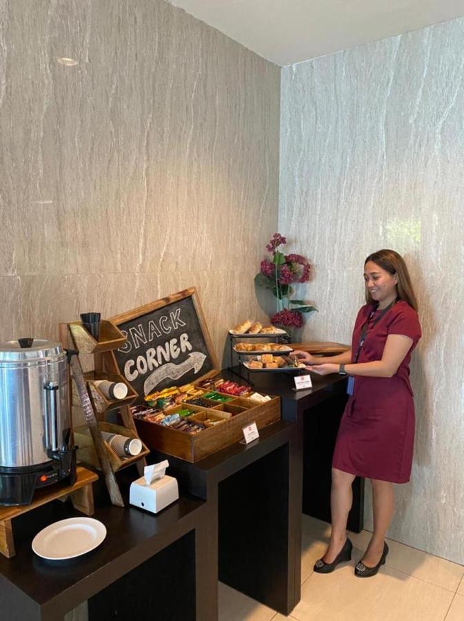 News Hotel Waru Sidoarjo Εξωτερικό φωτογραφία