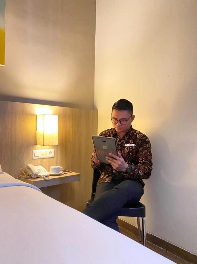 News Hotel Waru Sidoarjo Εξωτερικό φωτογραφία