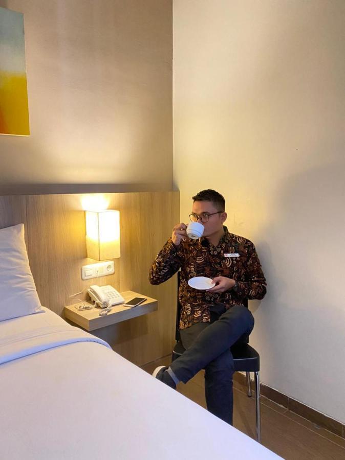 News Hotel Waru Sidoarjo Εξωτερικό φωτογραφία