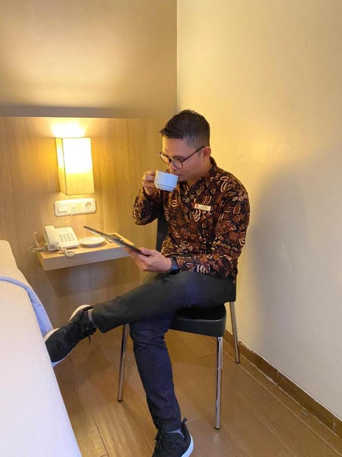 News Hotel Waru Sidoarjo Εξωτερικό φωτογραφία
