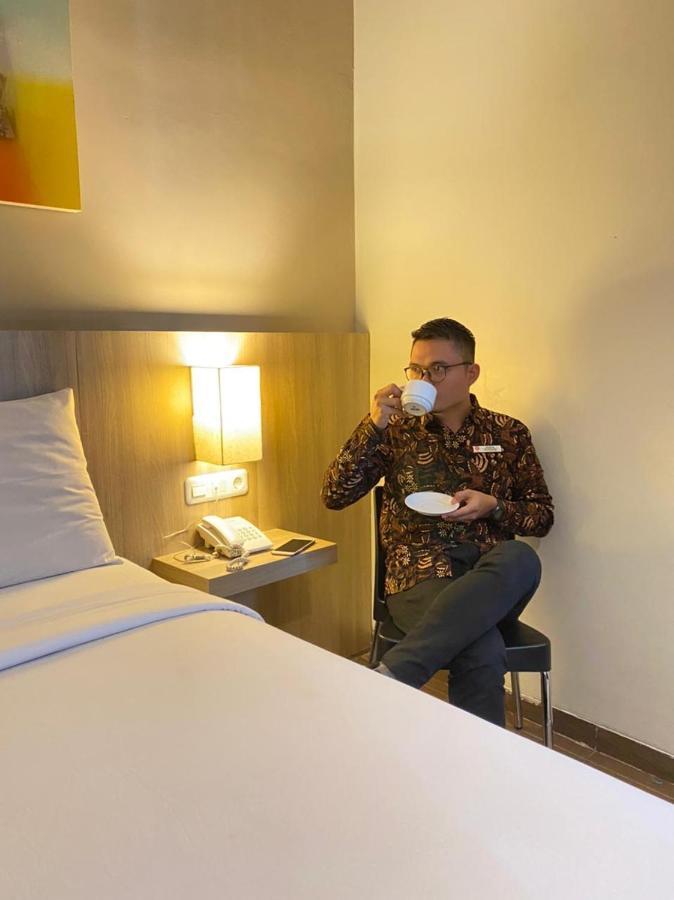 News Hotel Waru Sidoarjo Εξωτερικό φωτογραφία
