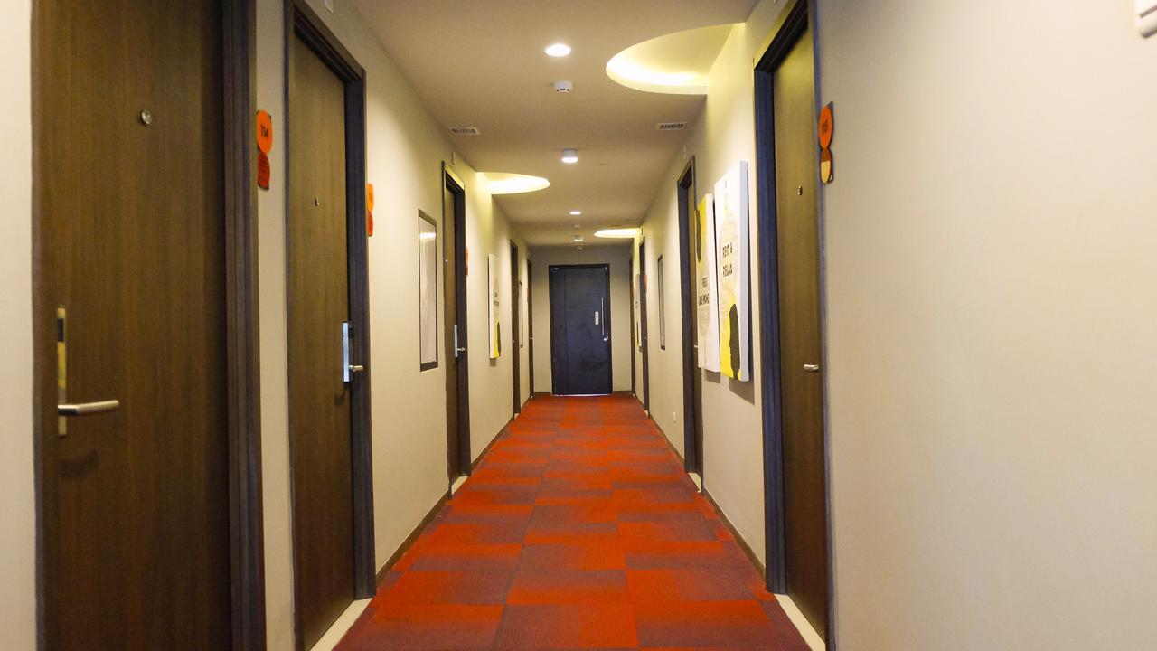 News Hotel Waru Sidoarjo Εξωτερικό φωτογραφία