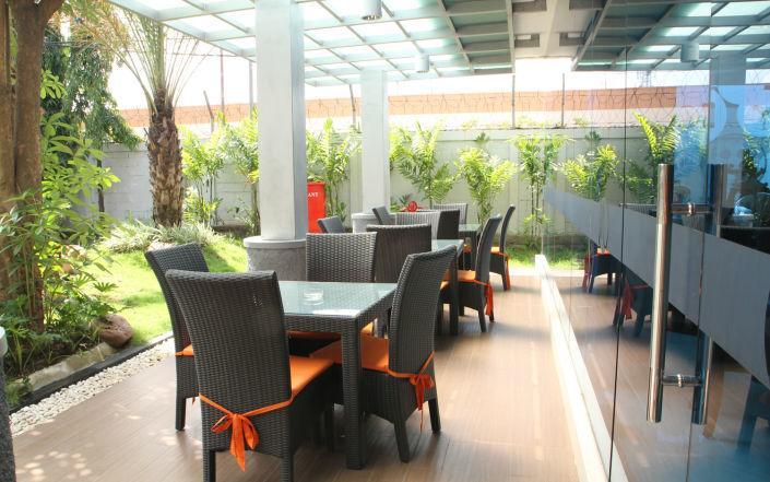 News Hotel Waru Sidoarjo Εξωτερικό φωτογραφία