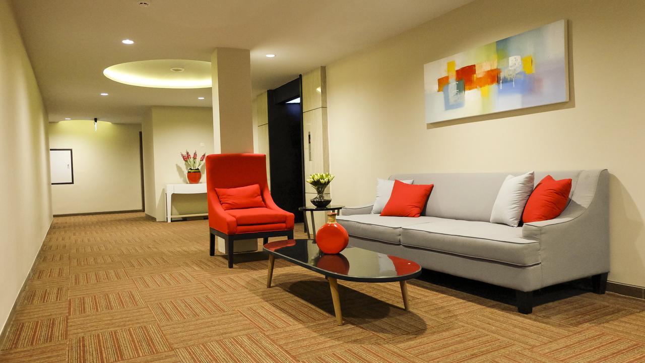 News Hotel Waru Sidoarjo Εξωτερικό φωτογραφία