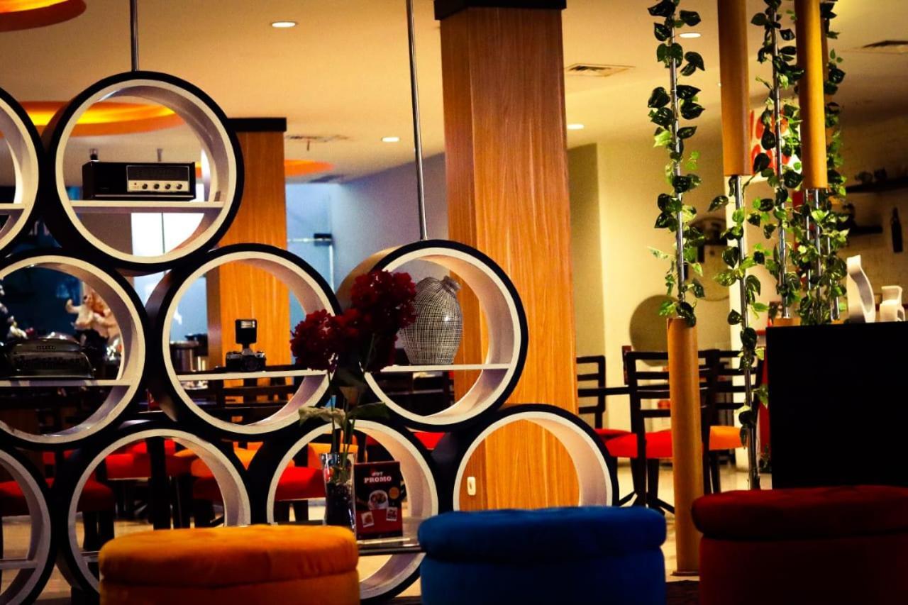 News Hotel Waru Sidoarjo Εξωτερικό φωτογραφία